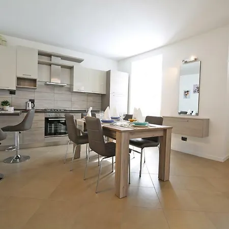 Dreams Apt, Pool, With Private Garden, Near 贝拉焦