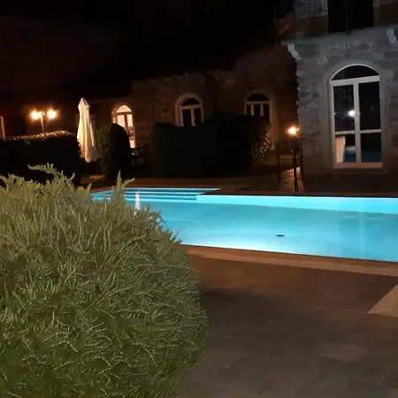 Lägenhet Dreams Apt, Pool, With Private Garden, Near