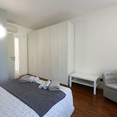 Dreams Apt, Pool, With Private Garden, Near בלאג'יו