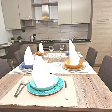 Dreams Apt, Pool, With Private Garden, Near דירה בלאג'יו